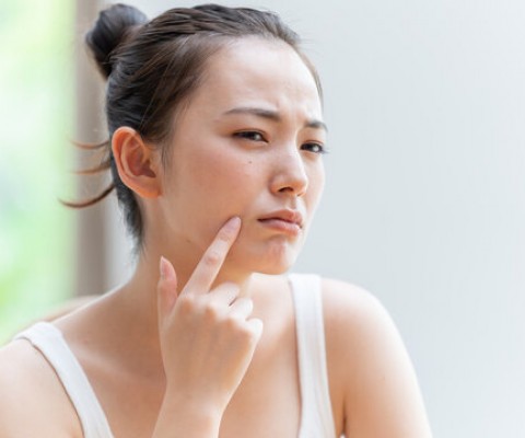 20代で肌にハリがない原因と改善方法！輝く素肌を取り戻そう